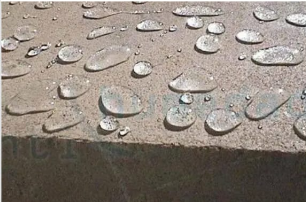 Fotografía original de gotas de agua sobre una superficie
